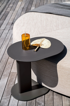 PLINTO - Oval aluminium side table by Varaschin - view 3