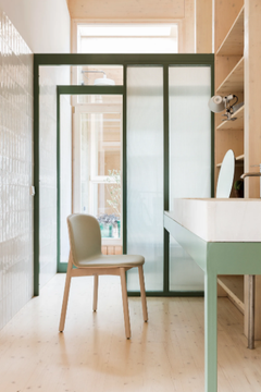 ONA - Plywood chair with integrated cushion by Vergés - view 3