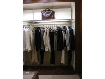 CUSTOM MADE SHELVING FOR DISPLAY - Shop furnishing by YDF - view 2