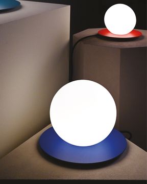 Kiss Table by Axolight