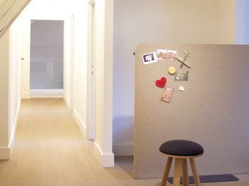 BuzziFree, free standing noise-reducing screen by BuzziSpace