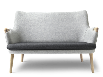 CH72 Sofa by Carl Hansen