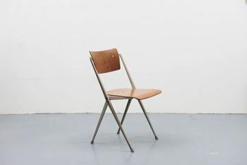 Chaise Pyramide de Wim Rietveld pour Ahrend de Circkel 1960 by Cartel de Belleville