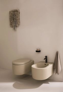 Otis wall-hung bidet by Ceramica Cielo