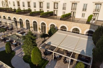 Pergotenda® B-Space: l’ospitalità en plein air dell’Hotel IAKI | Diamo valore al vostro spazio esterno Corradi by Corradi