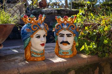 Coppia Teste di Moro in Ceramica di Caltagirone 25cm | Ghirigori Classici by Cuore Lavico - view 2