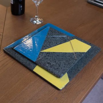 Piatto Design “Raggio” in Pietra Lavica Smaltata (22×22 cm) by Cuore Lavico - view 3