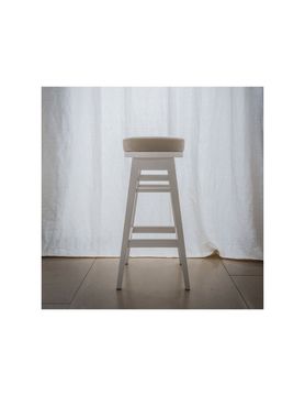 Sgabello minimale con linee retro in faggio by Deodara