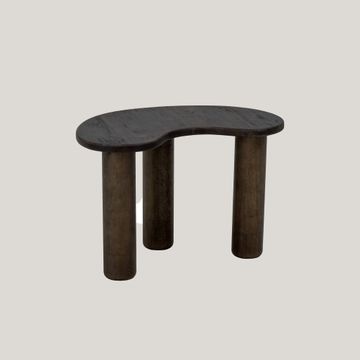 Luppa tavolino in legno scuro di caucciù dalla forma organica by Divani Store