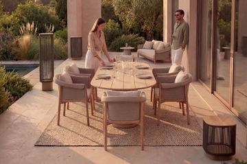 Cozy Oval Table by DRIGANI