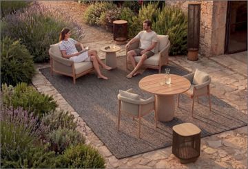 Cozy Round Table by DRIGANI