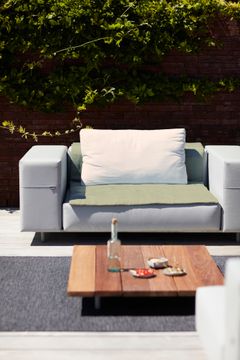 Walrus square table by Extremis