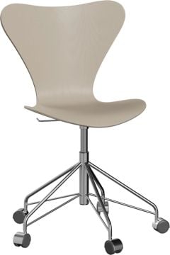 Series 7™ by Fritz Hansen