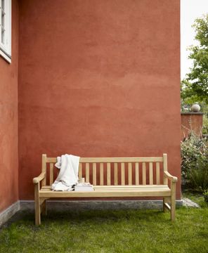 England Bench by Fritz Hansen - view 2