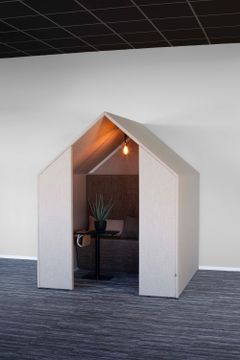 The Hut with front screens by Gotessons - view 2