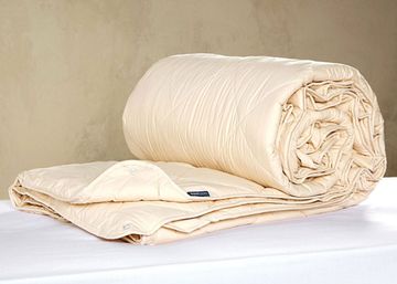Deluxe Wool All Seasons Duvet Super king by Heal's - view 3