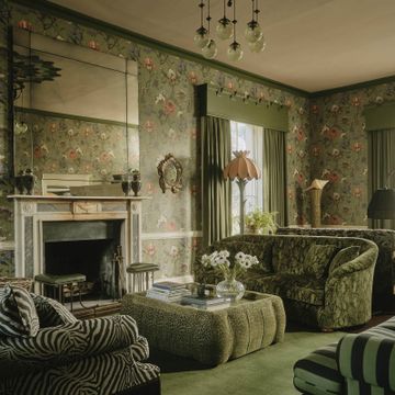 ARTEMIS Wallpaper - Jadeite by House of Hackney - view 7