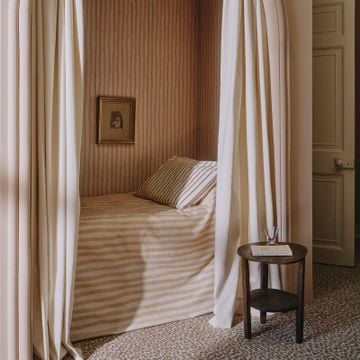 ARTIST'S STRIPE Wallpaper - Alabaster by House of Hackney - view 3