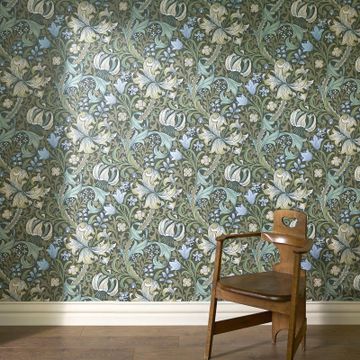 GOLDEN LILY Wallpaper - Verde by House of Hackney - view 2