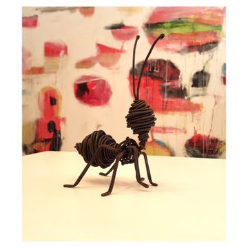 Ant medium by ICI ET LÀ