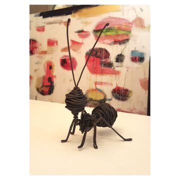 Ant large by ICI ET LÀ