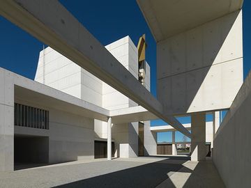 Chiesa Santa Beretta Molla a Trezzano in calcestruzzo fotocatalitico by Italcementi