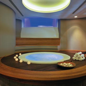 Alimia Pro: circular Hot Tub ideal for couples and small families by Jacuzzi®