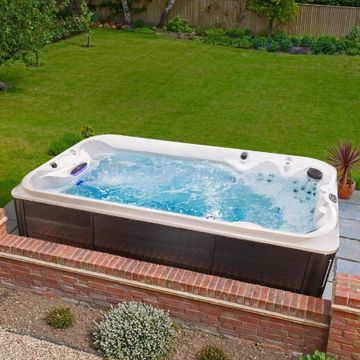 J-16 PowerActive™ Swim Spa by Jacuzzi®