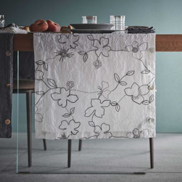Modular tablecloth with Narcissus embroidered buttons by LA FABBRICA DEL LINO