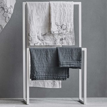 Narciso linen face and guest towel set by LA FABBRICA DEL LINO