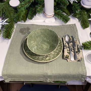 Pack of 4 napkins and/or placemats with petal embroidery *while supplies last by LA FABBRICA DEL LINO