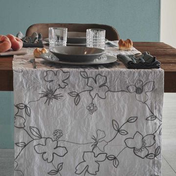 Runner - centerpiece with Narcissus embroidery by LA FABBRICA DEL LINO