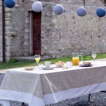 Stain-resistant 4-6 seater tablecloth Pepper and salt * while supplies last by LA FABBRICA DEL LINO
