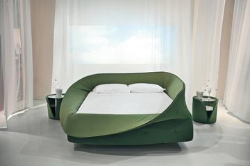 Colletto Bed: Enclosed Comfort with Soft-Foam Ring by Lago