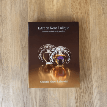 Livre "L'Art de René Lalique, flacons et boîtes à poudre" by Lalique