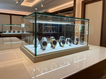 Glass display cases by OKALUX - view 2