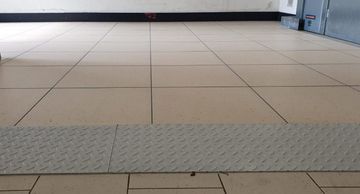 RENOVATION OF A SUPERMARKET FLOOR by Pave and Go