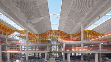 Undulating roof construction efficiently formed by PERI - view 4