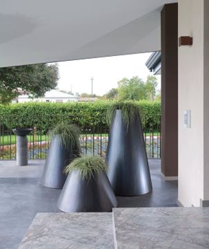 Aira outdoor planter by Profilo9