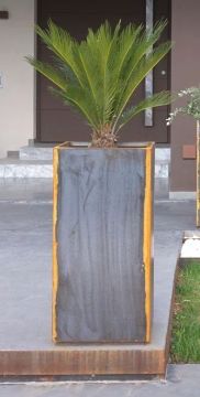 Vertika Rectangular Outdoor Plante by Profilo9