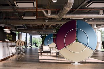 Floor Petal by Quadrifoglio Group