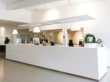 Ecophon Solo™ Rectangle Line - Glass wool hanging acoustic panel with Integrated Lighting _ saint-gobain by Saint Gobain - view 2