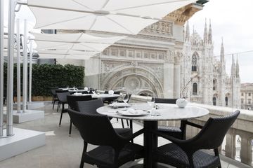 Outdoor patio umbrella Spectra by Umbrosa