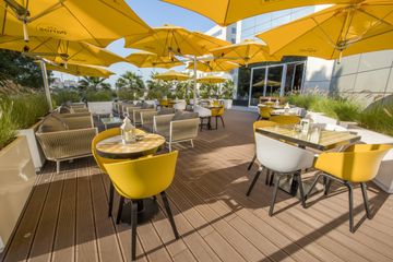 Paraflex umbrella custome made for Panos Dubai by Umbrosa