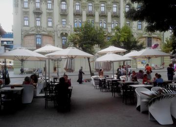 White paraflex at Utoch Kino restaurant by Umbrosa
