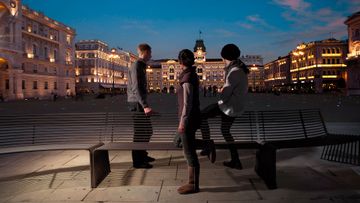 BENCHES WITH ARMRESTS AND BACKREST, VARIATIONS ON THE THEME. - Urbantime by Diemmebi by Urbantime