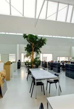 Office refurbishment of architectural firm Weber Hofer AG by Velux Commercial - view 9