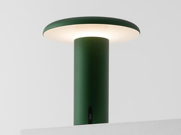 TAKKU - Cordless aluminium table lamp by Artemide
