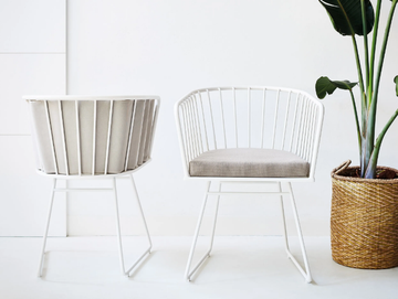 ILLA - Sled base aluminium chair with armrests by Bivaq