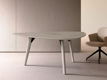 RAIL - Triangular oak meeting table by Bralco